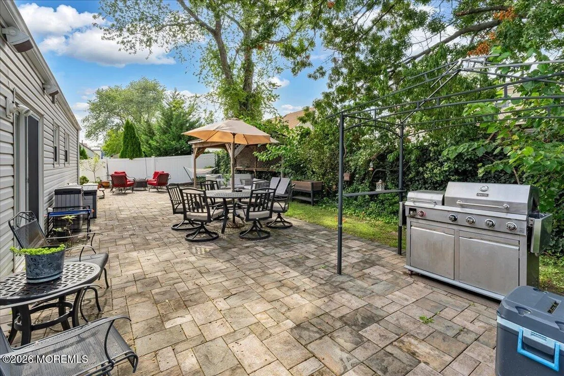 Photo of 48 Cresci Boulevard