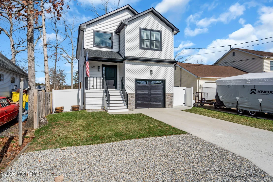 Photo of 1620 Ewart Road