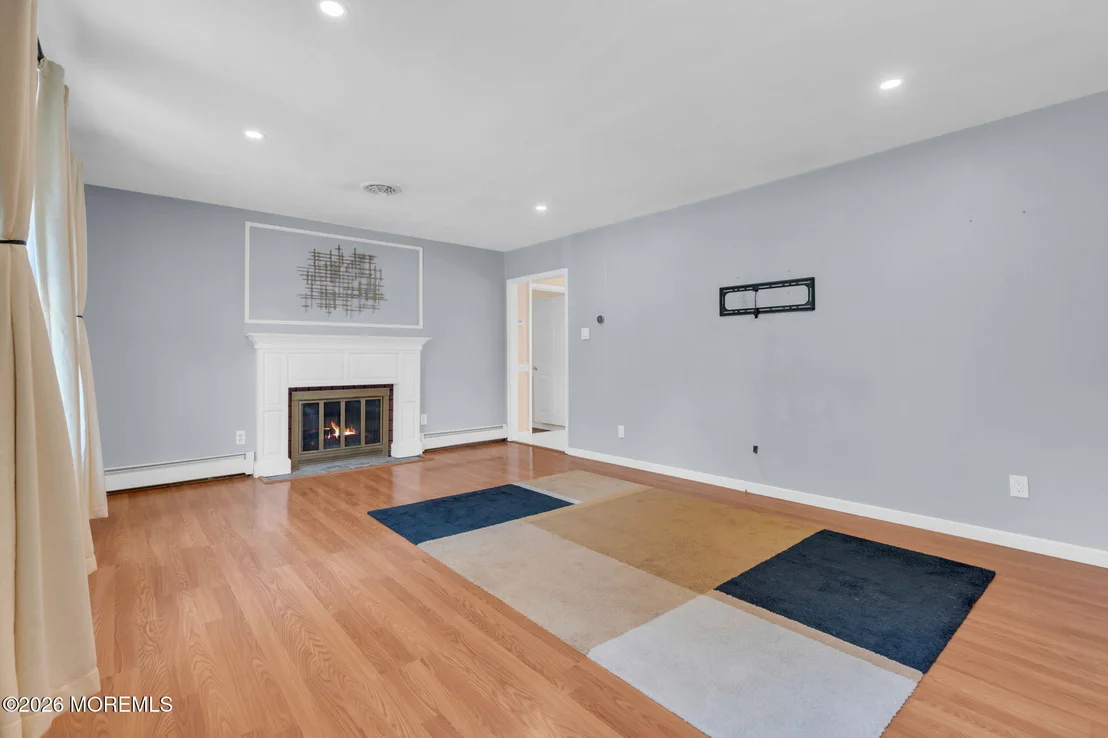 Photo of 323 Shepard Avenue
