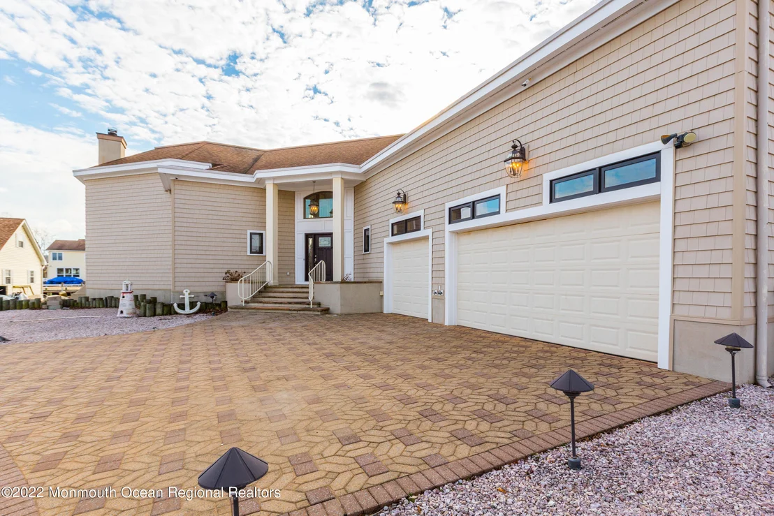 Photo of 1009 Plimsoll Pt