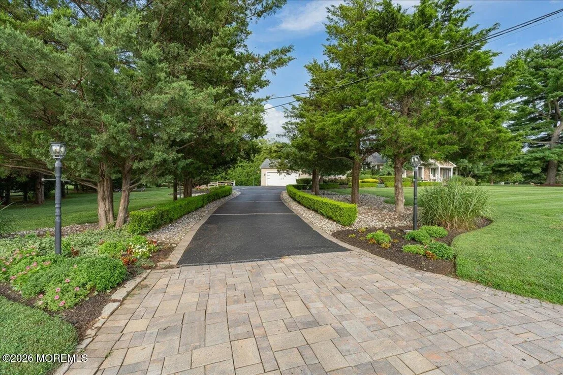 Photo of 48 Lakeside Avenue