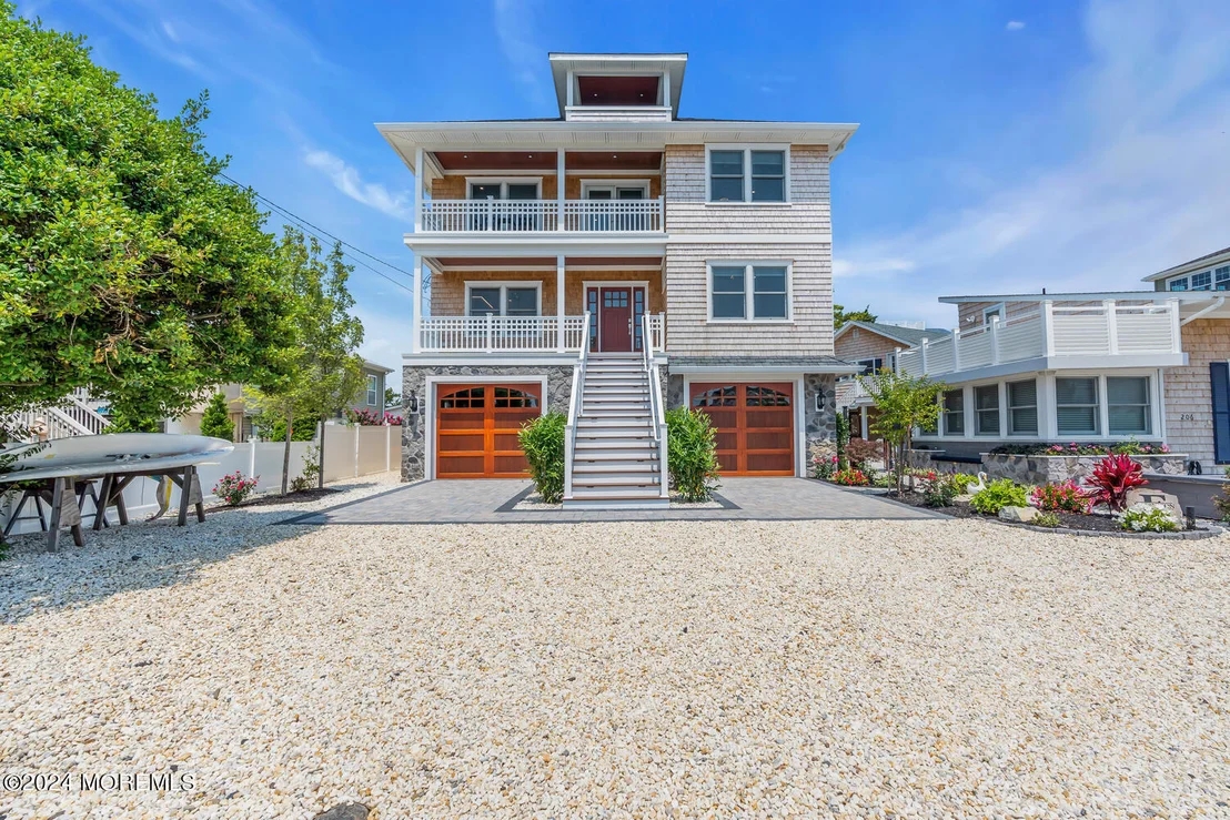 Photo of 210 24th Avenue