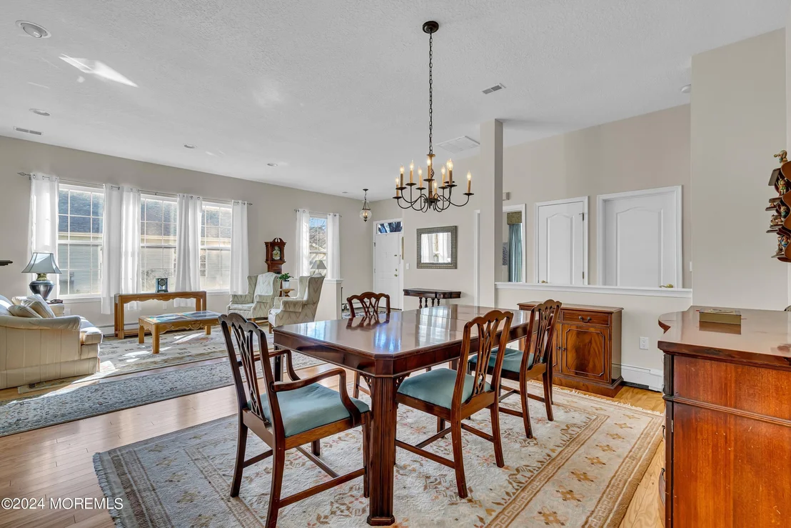 Photo of 2584 Collier Road