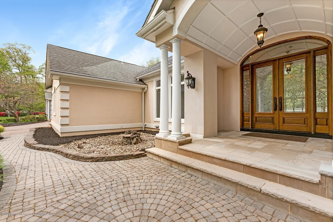 Photo of 9 S Tamarack Drive