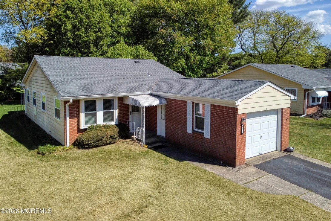 Photo of 16 Hudson Parkway