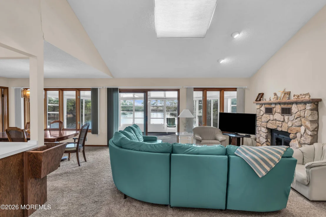 Photo of 1007 Laurel Boulevard