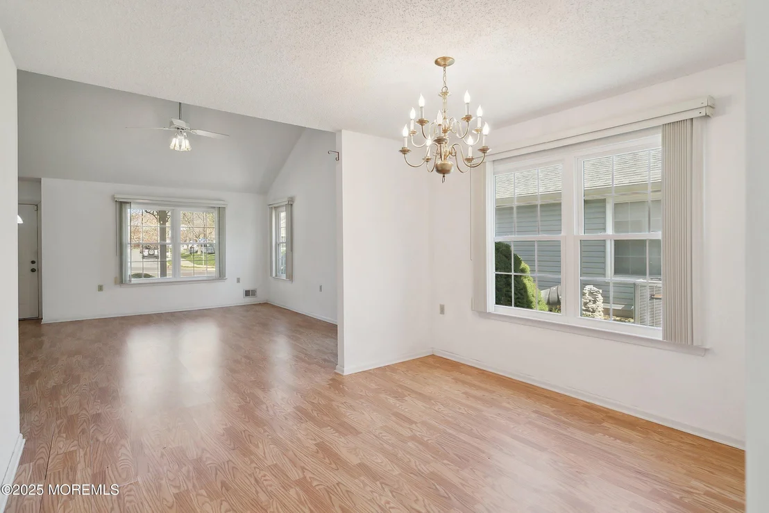 Photo of 32 Pine Oak Boulevard