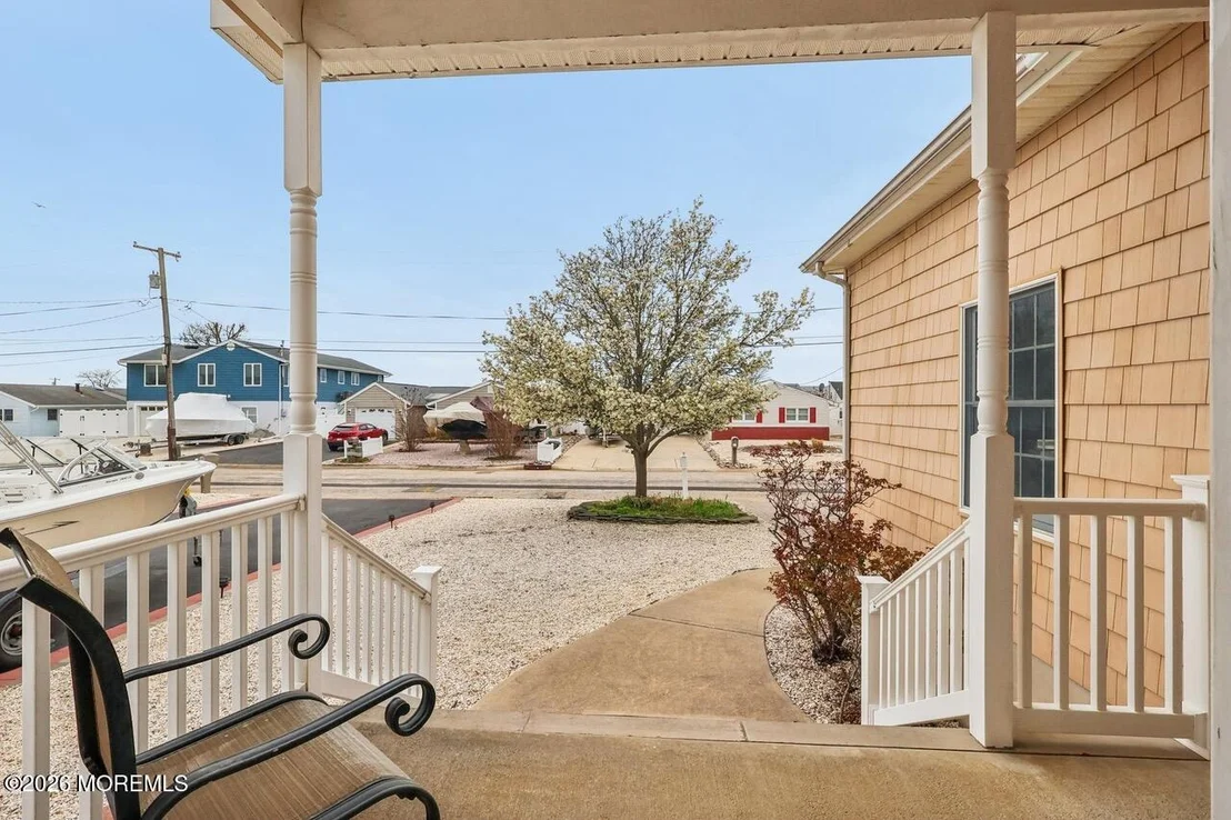 Photo of 232 Montclair Road S
