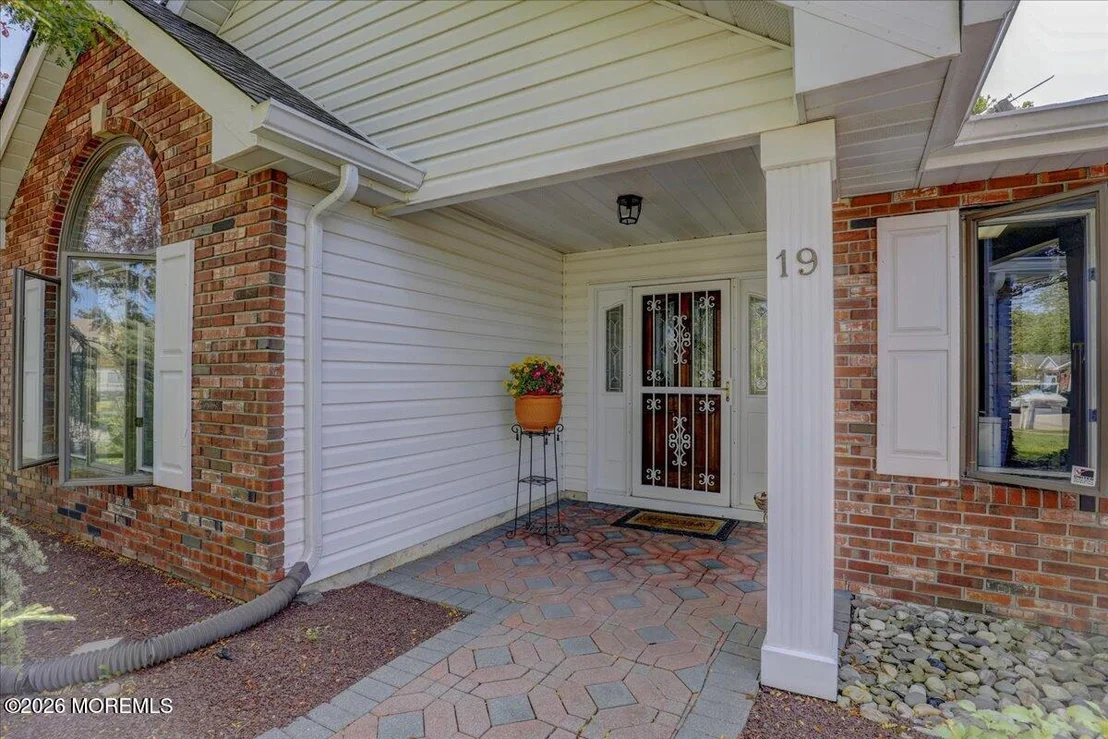 Photo of 19 Hampton Drive