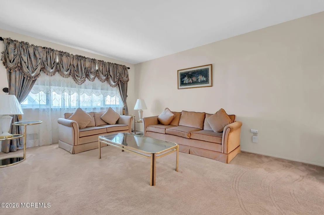 Photo of 52 Cresci Boulevard