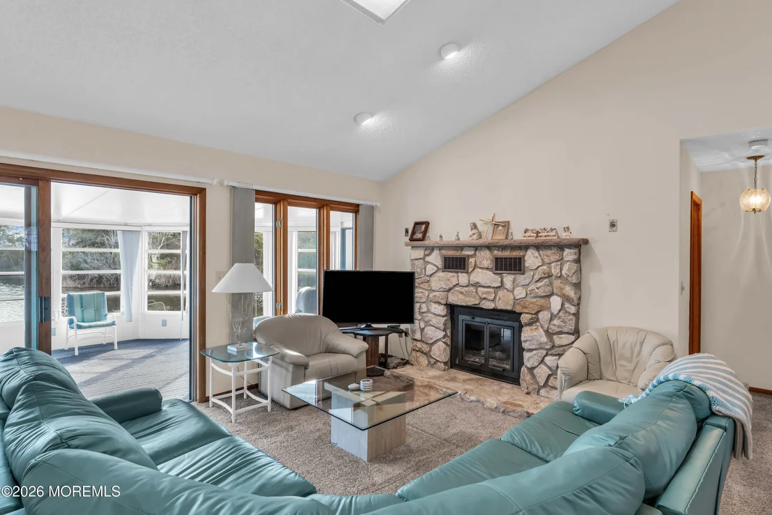 Photo of 1007 Laurel Boulevard