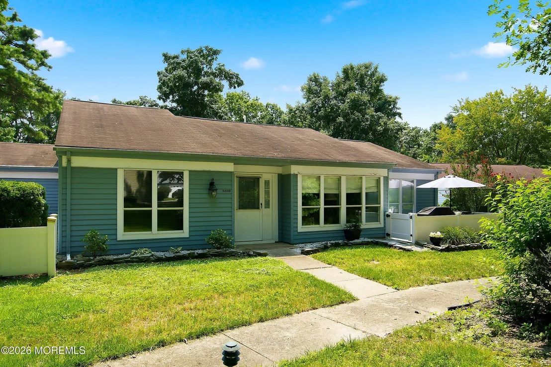 Photo of 669B Buckingham Drive