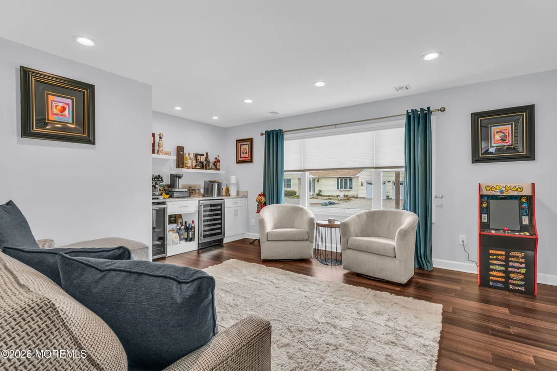 Photo of 933 Montauk Drive