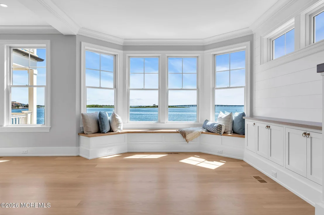 Photo of 153 Pershing Boulevard