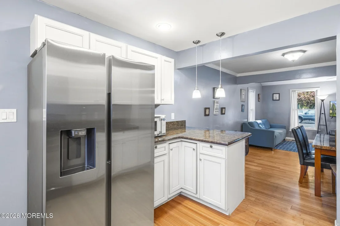 Photo of 389 Bay Avenue