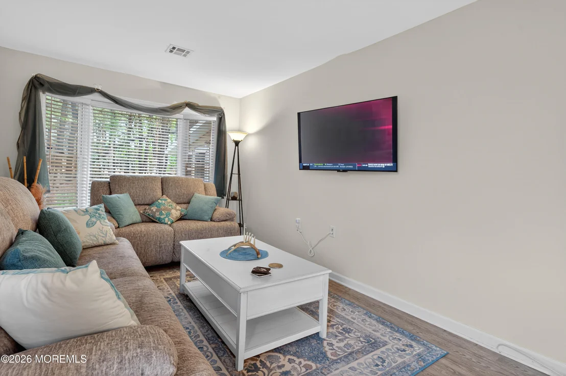 Photo of 152 Pulaski Boulevard