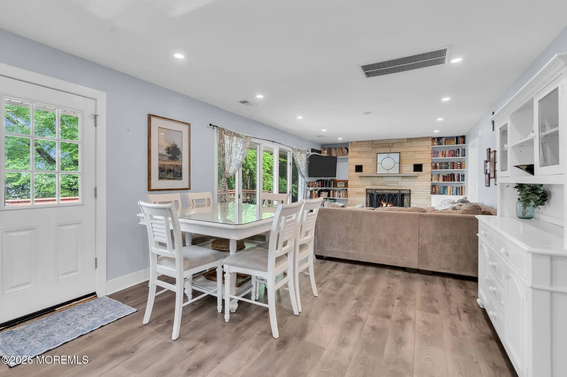 Photo of 1600 Parkview Boulevard