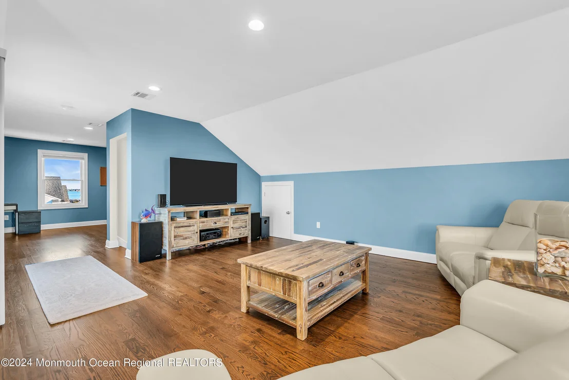 Photo of 106 Saint Lawrence Boulevard