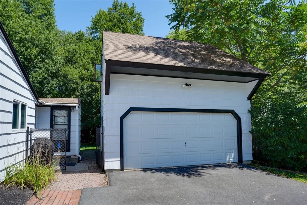 Photo of 20 Ledgewood Dr