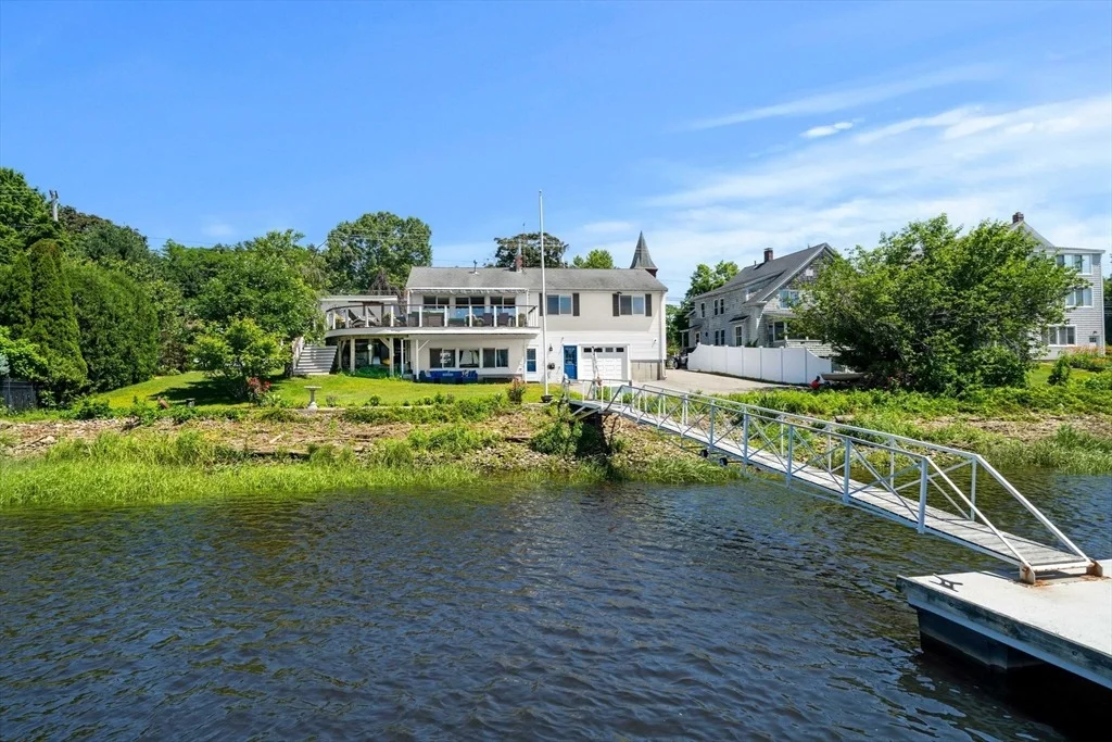 Photo of 425 Main St