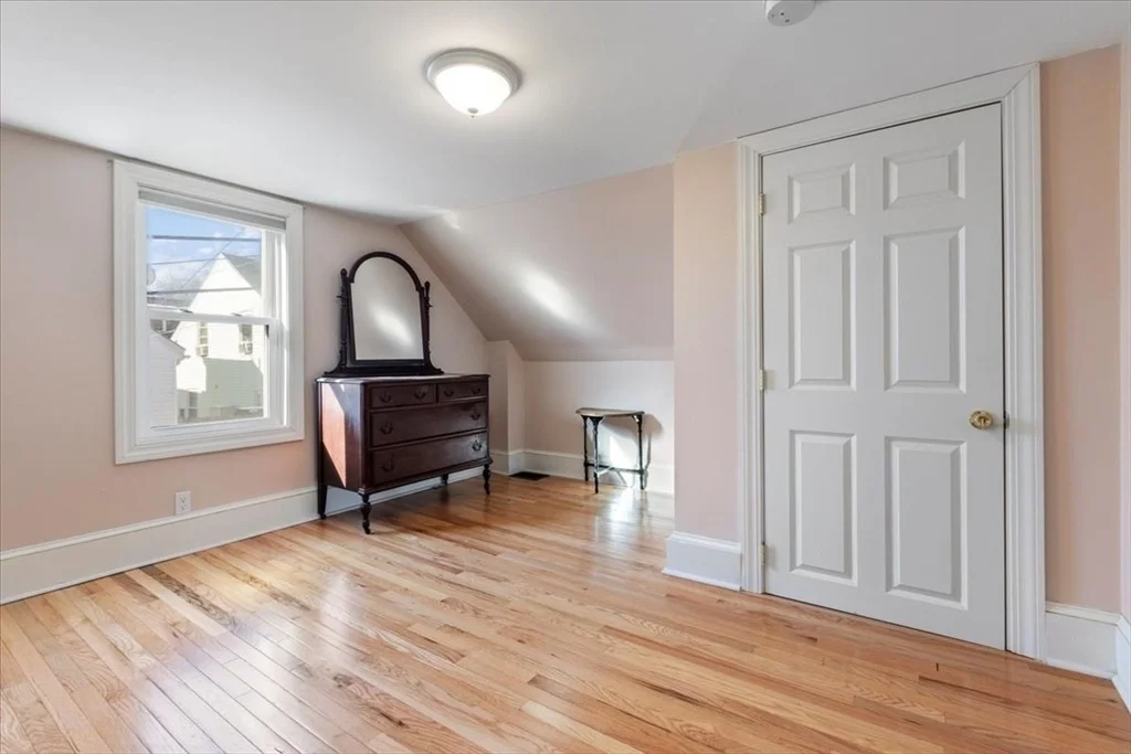 Photo of 90 Flint St.