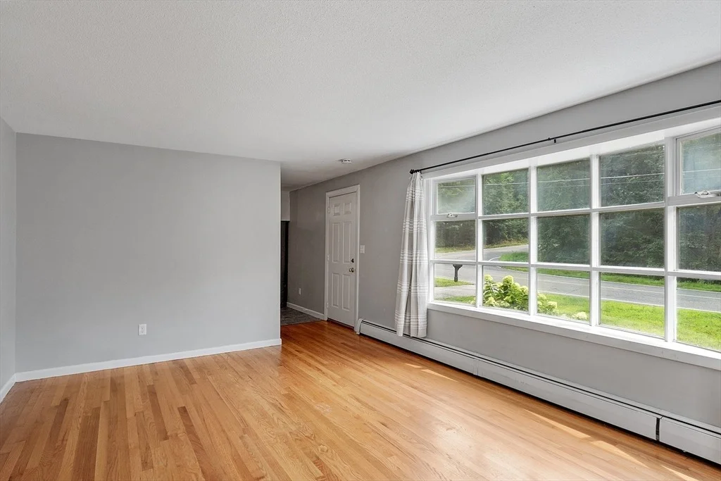 Photo of 374 Mill St Ext