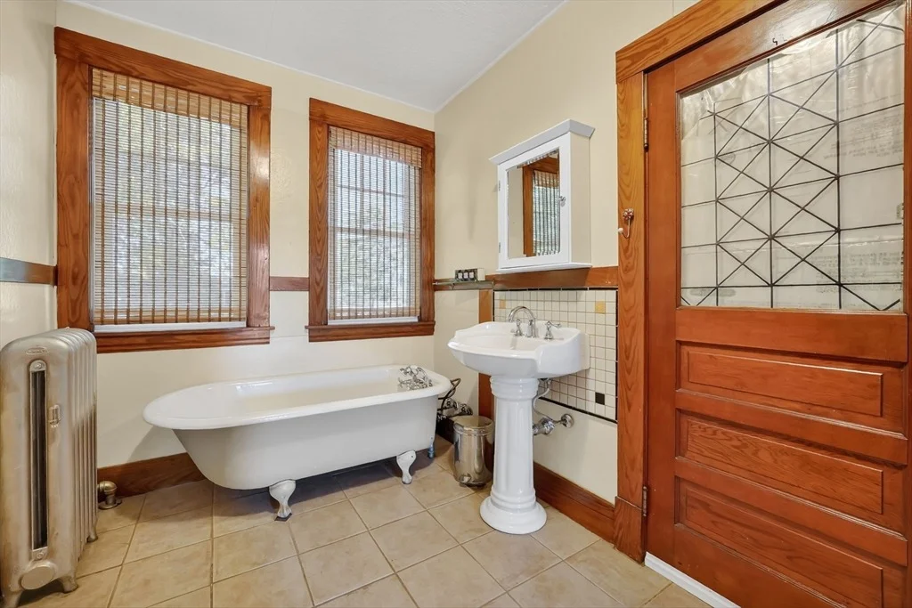 Photo of 32 Spruceland Ave