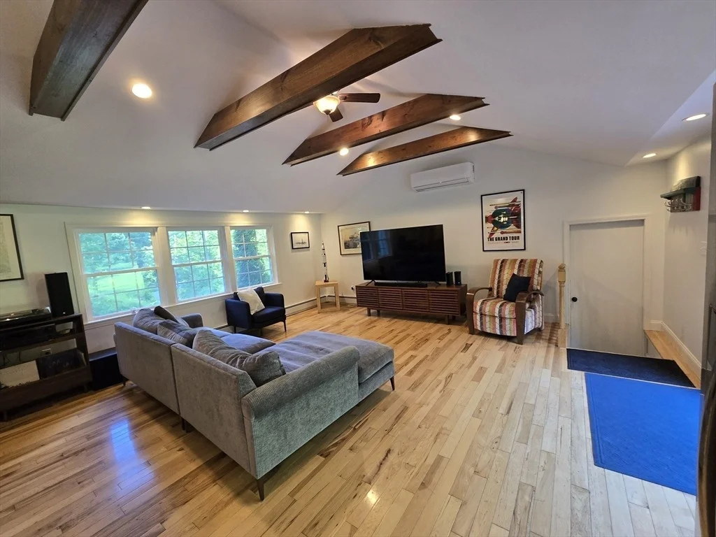 Photo of 8 Park Ln