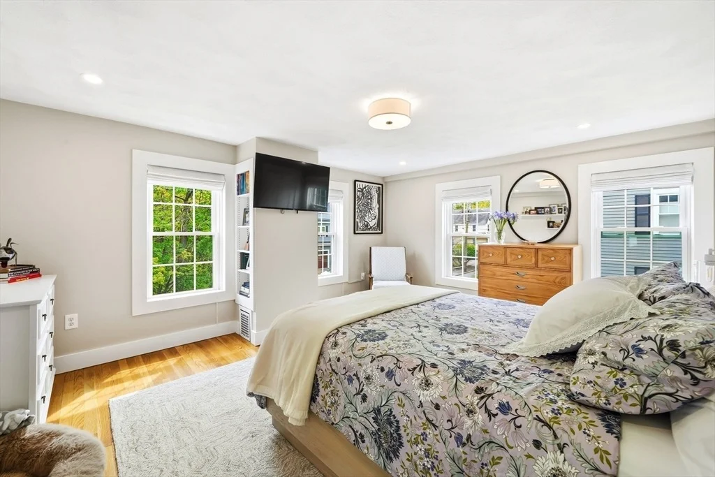 Photo of 11 Beacon St