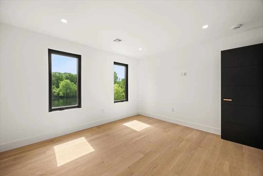 Photo of 30 Starr Ln