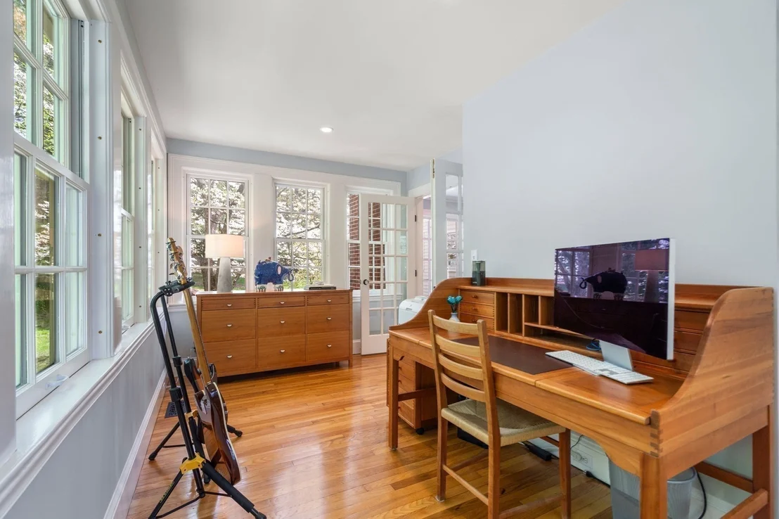 Photo of 1172 Lowell Rd