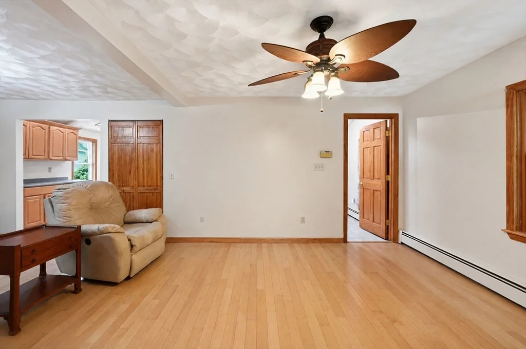 Photo of 587 Main St