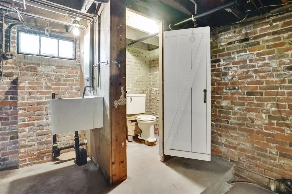 Photo of 82 Biltmore St