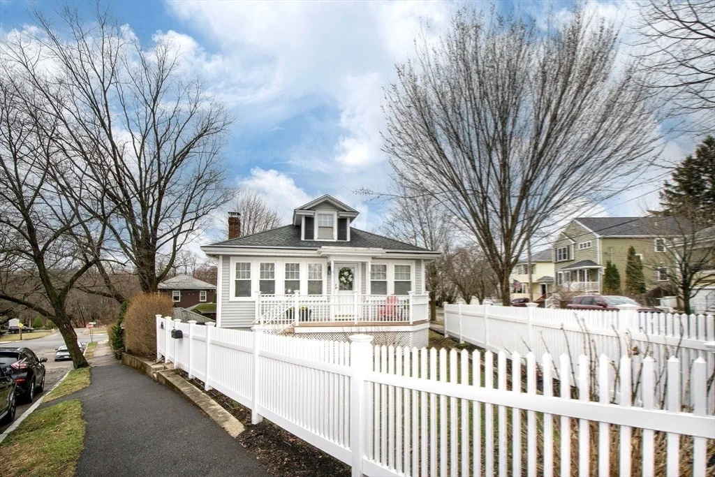 Photo of 271 Holbrook Rd