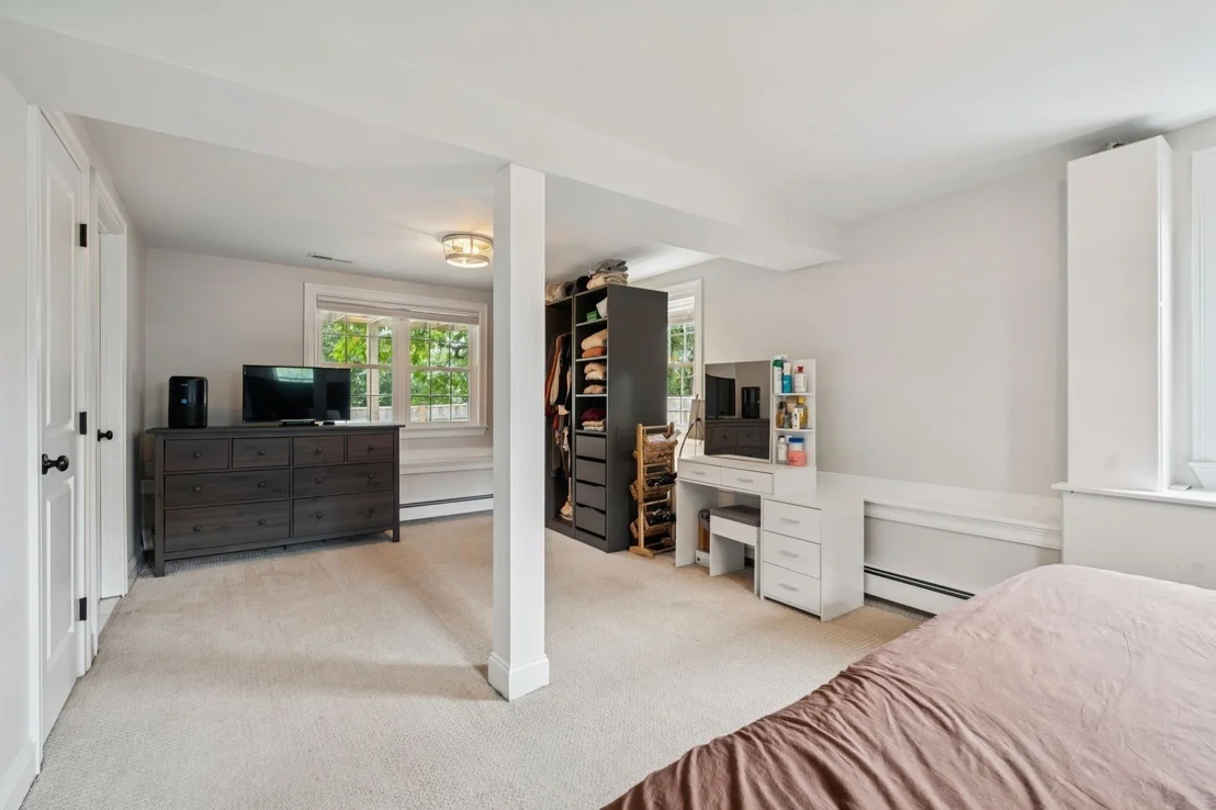 Photo of 8 Skyview Ln
