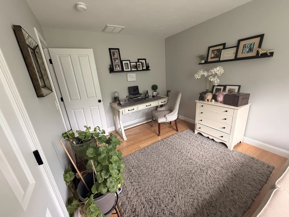 Photo of 33 Ledgewood Cir