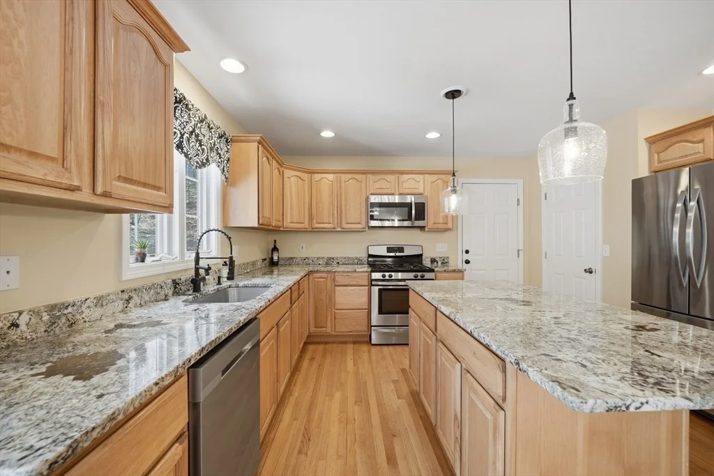 Photo of 1048 Main Rd