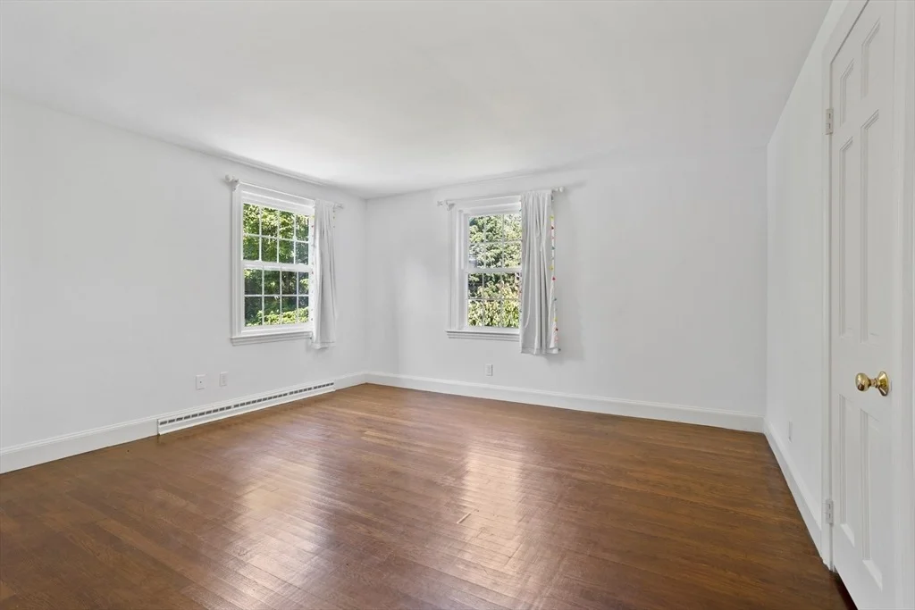 Photo of 4 Meadowbrook Rd
