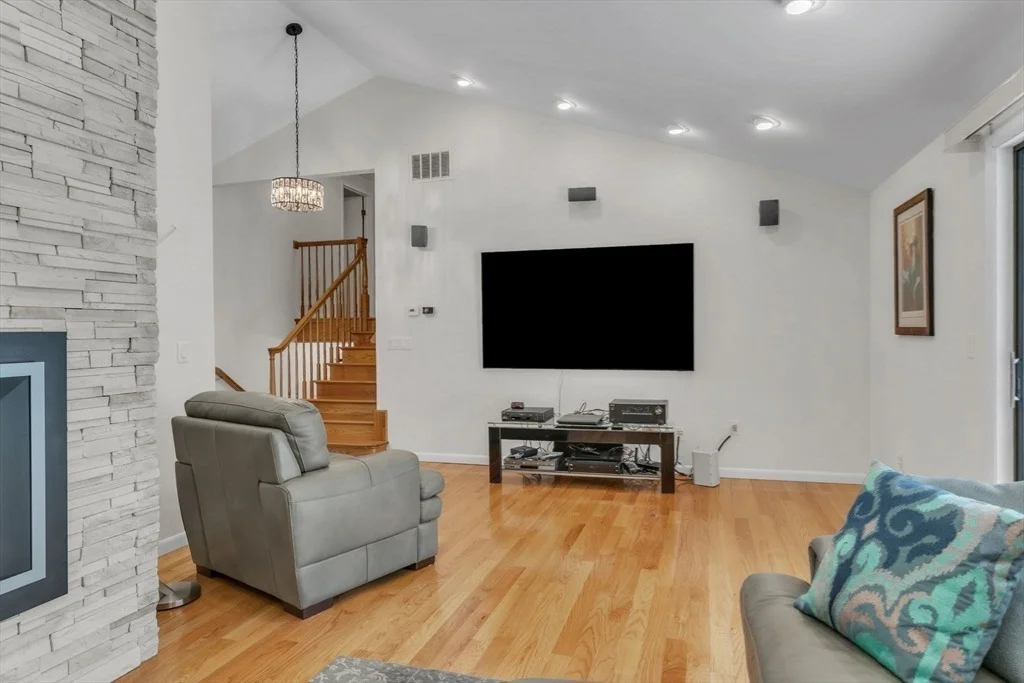 Photo of 292 Pinewood Dr