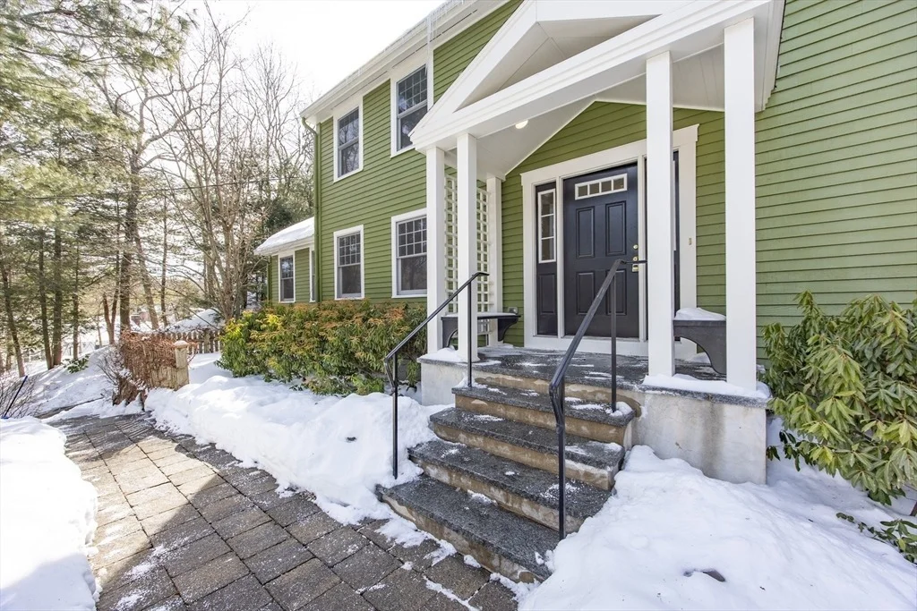 Photo of 162 Mayfair Dr