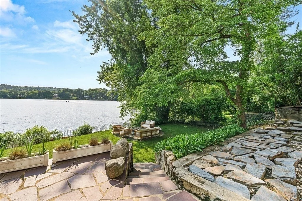 Photo of 9 Lakeview Terrace