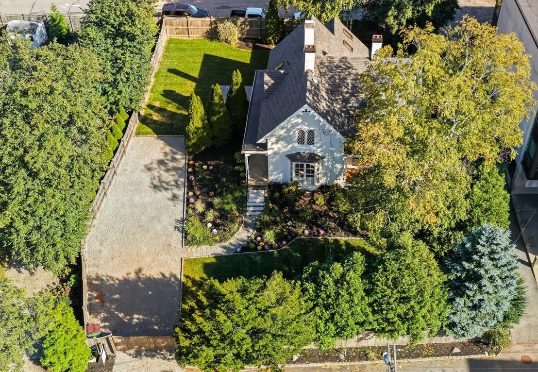 Photo of 92 Old River Place