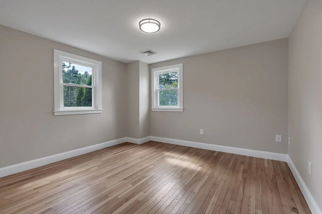 Photo of 10 Briggs Ln