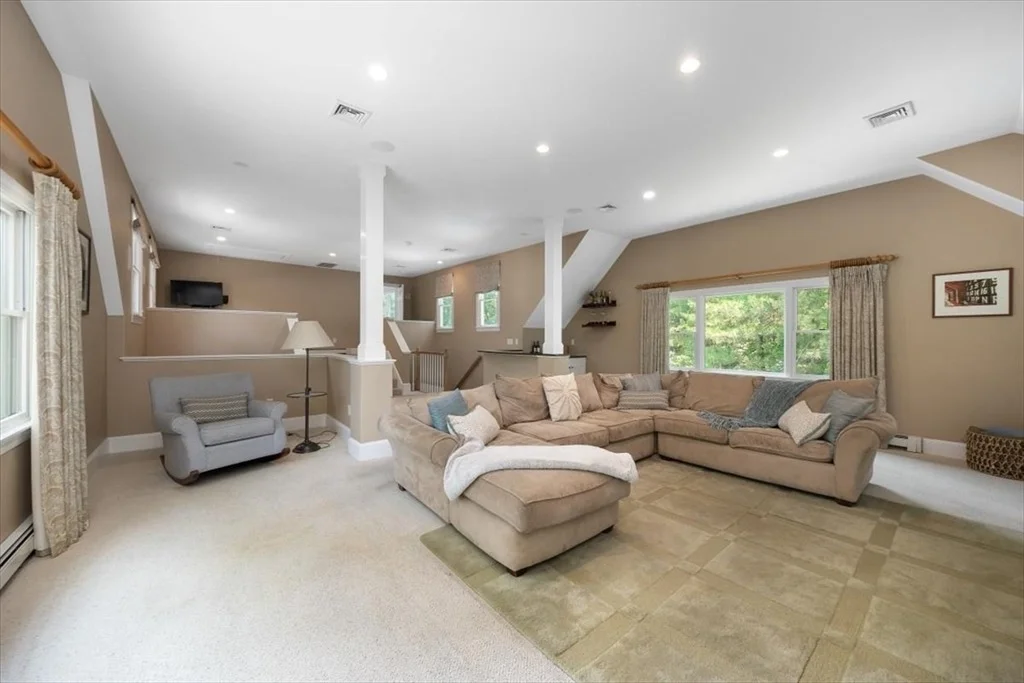 Photo of 12 Whitcomb Lane