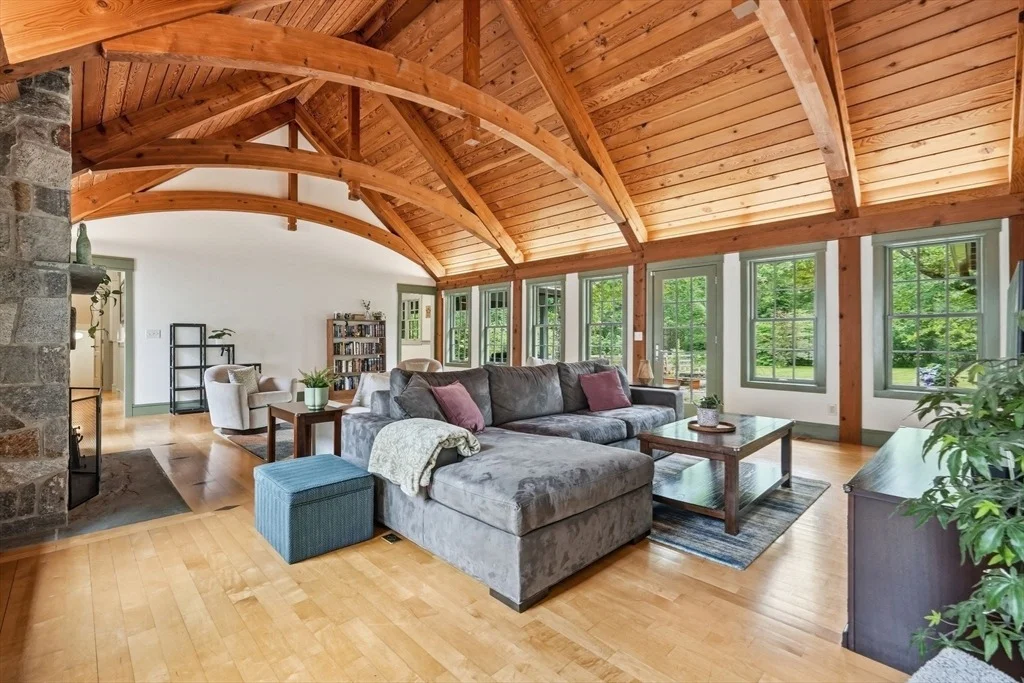 Photo of 18 Eveningstar Dr