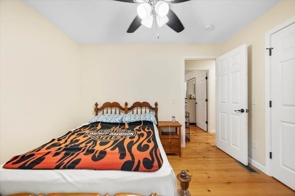 Photo of 1085 Southbridge Rd