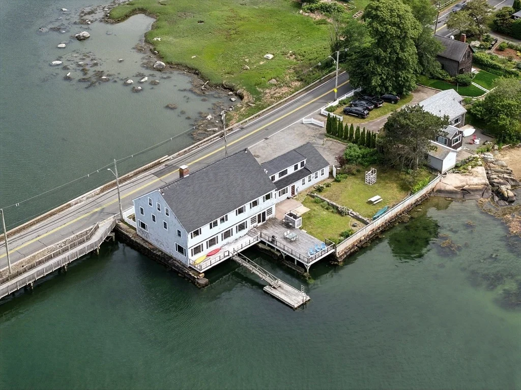Photo of 672 Washington Street