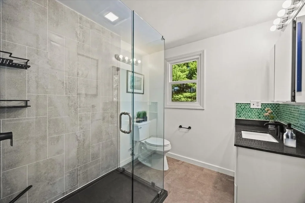 Photo of 74 Lakeview Rd