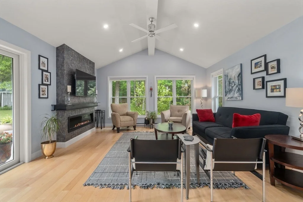Photo of 16 Maybury Rd