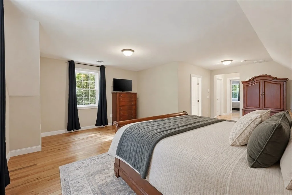 Photo of 74 King Philip Rd